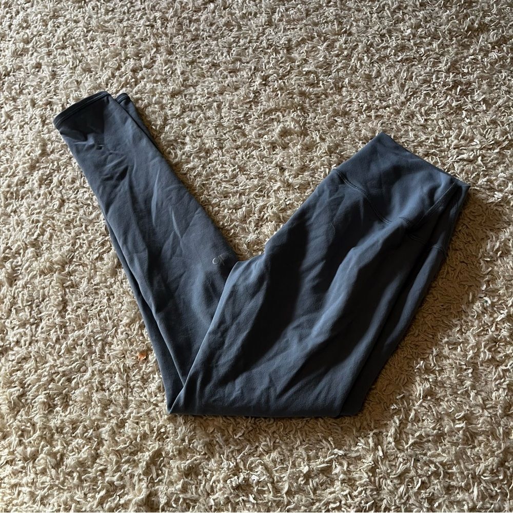 Alo Yoga light grey full length leggings size medium